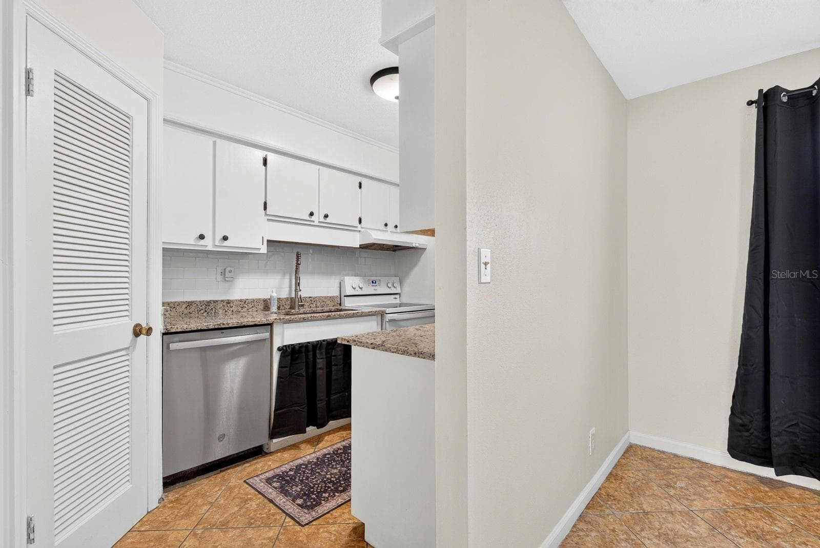 Kitchen - 4507 9TH ST W #E3, BRADENTON