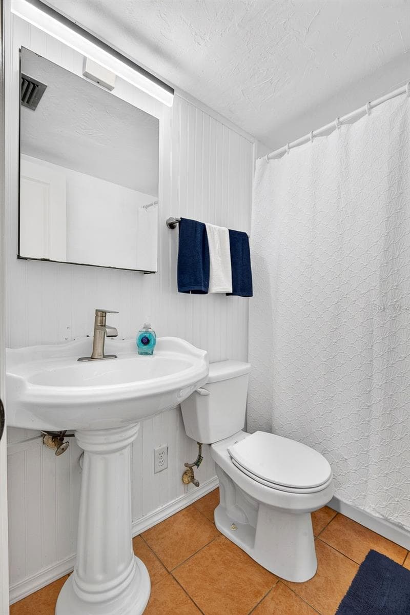 Bathroom - 4507 9TH ST W #E3, BRADENTON