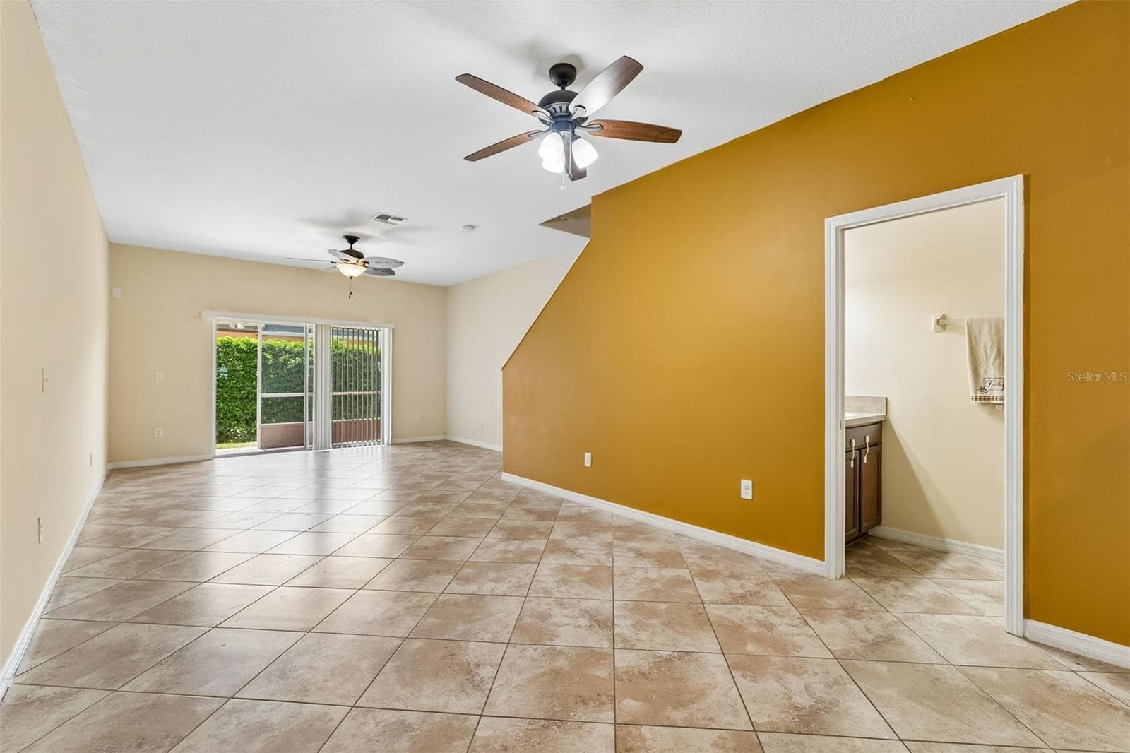Townhouse at 4127 SHADE TREE LN, LAKELAND, photo 3 of 22