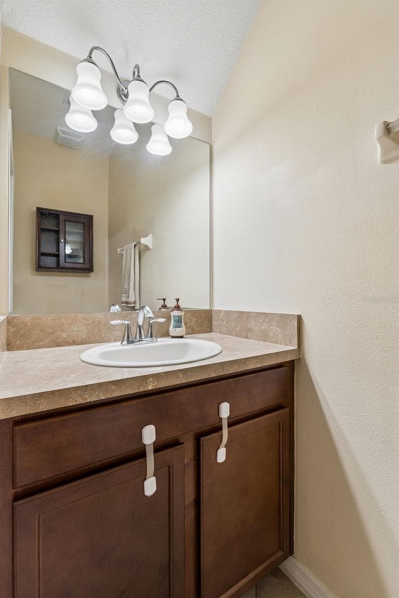 Townhouse at 4127 SHADE TREE LN, LAKELAND, photo 4 of 22
