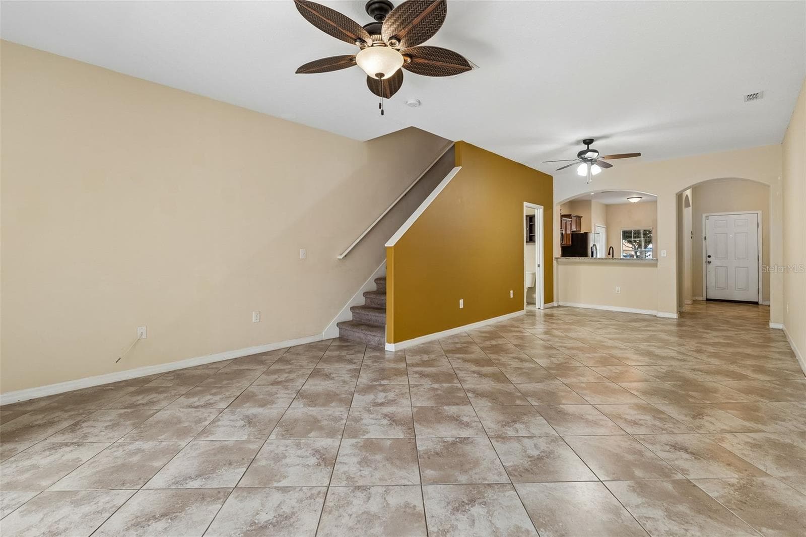Townhouse at 4127 SHADE TREE LN, LAKELAND, photo 5 of 22