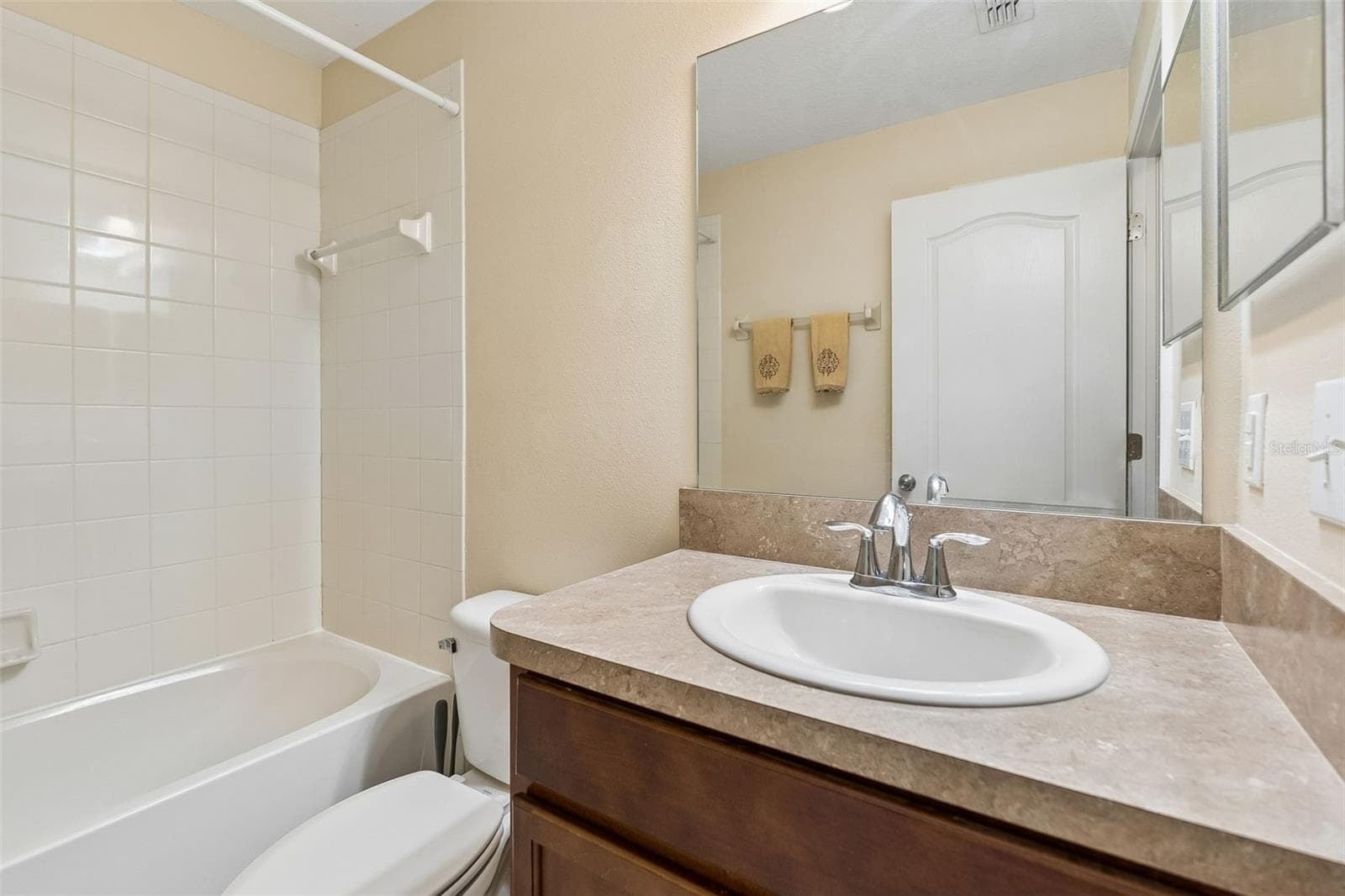 Townhouse at 4127 SHADE TREE LN, LAKELAND, photo 11 of 22