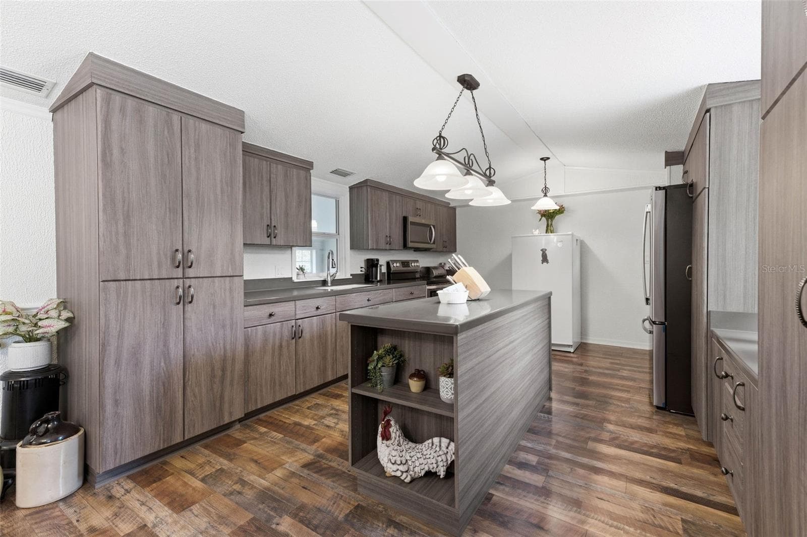 KITCHEN - 14404 AMY LN, HUDSON