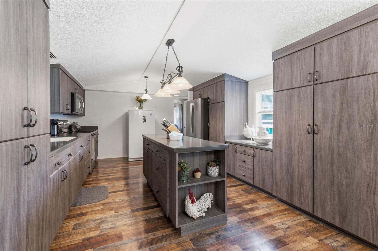 CUSTOM CABINETS - 14404 AMY LN, HUDSON