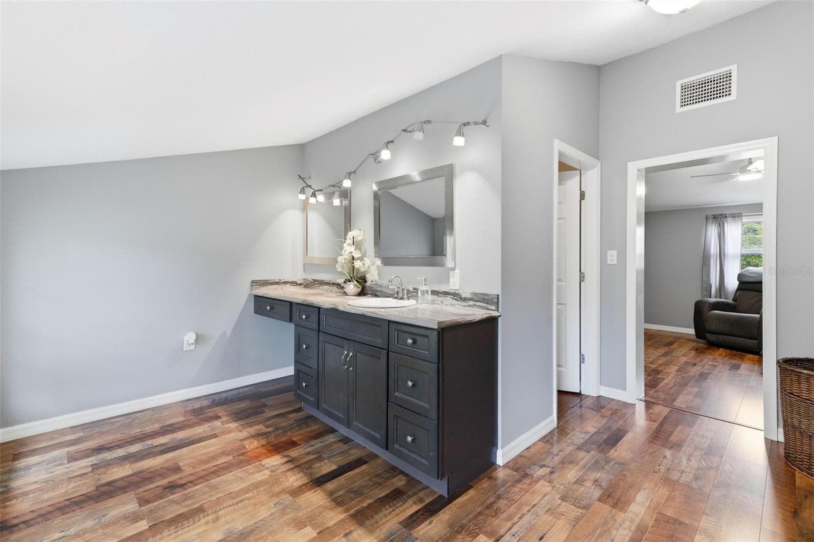 MAIN BATH - 14404 AMY LN, HUDSON