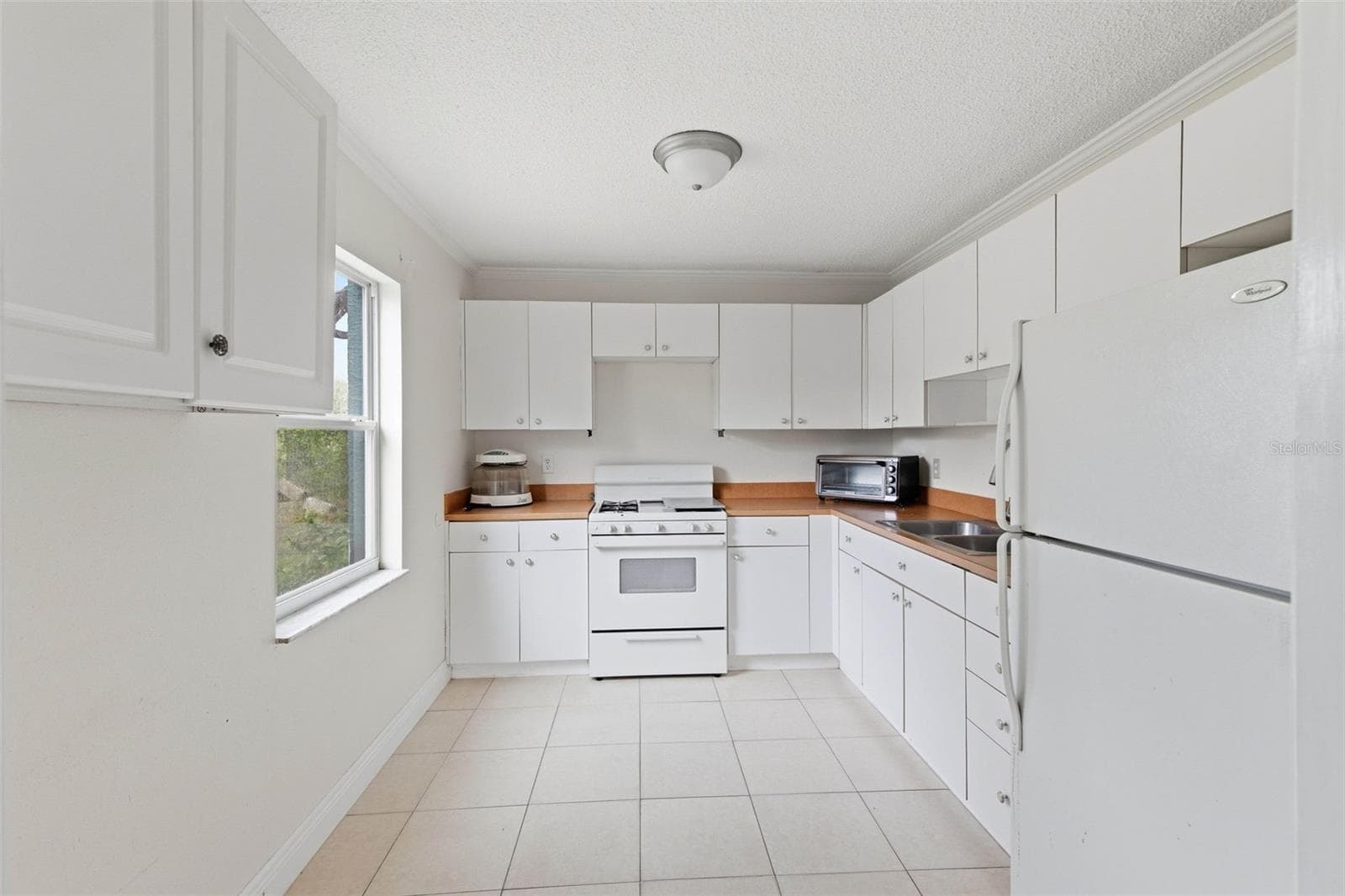 INTERIOR BUILDING 2 - 14404 AMY LN, HUDSON