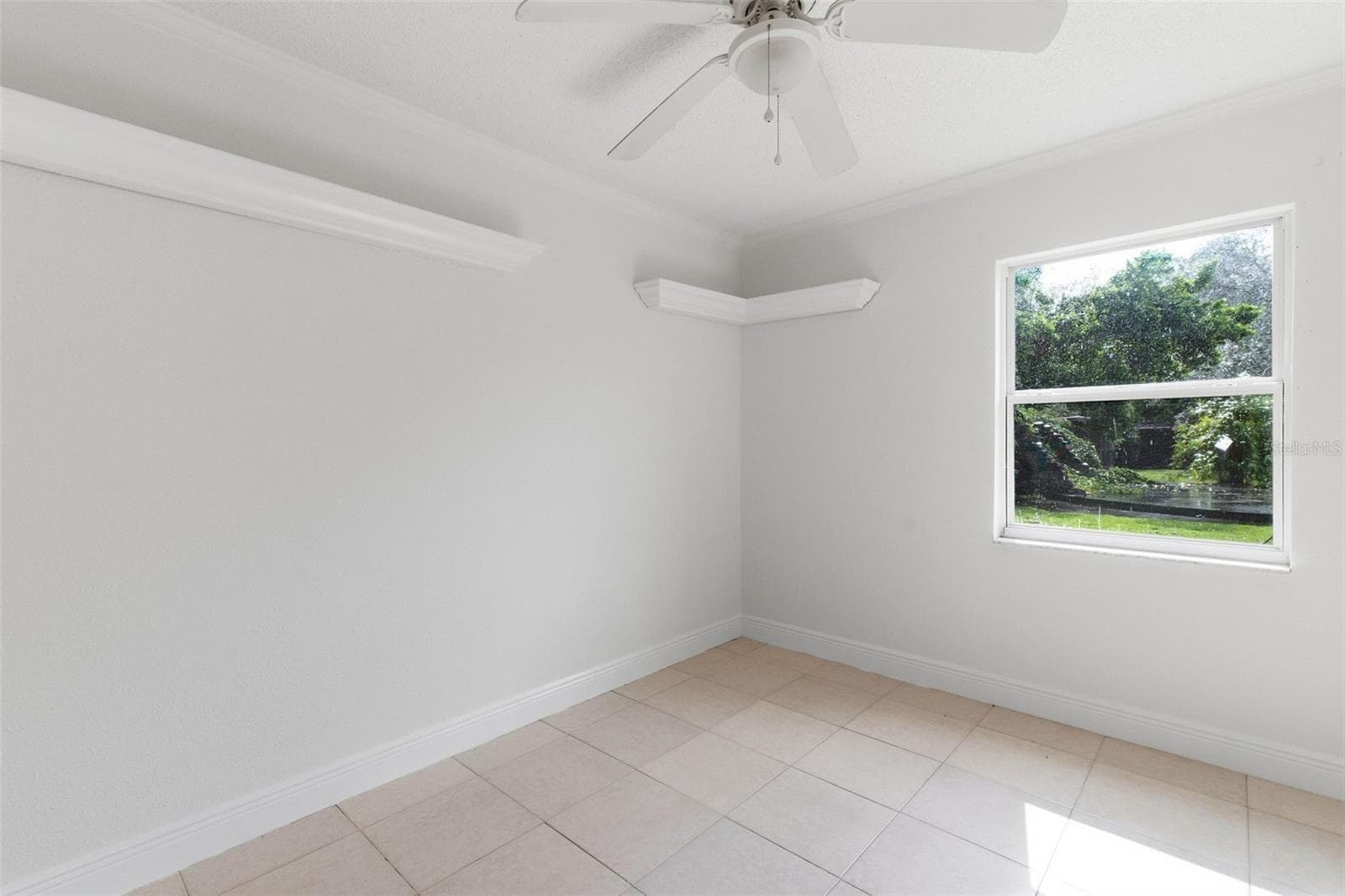 INTERIOR BUILDING 2 - 14404 AMY LN, HUDSON