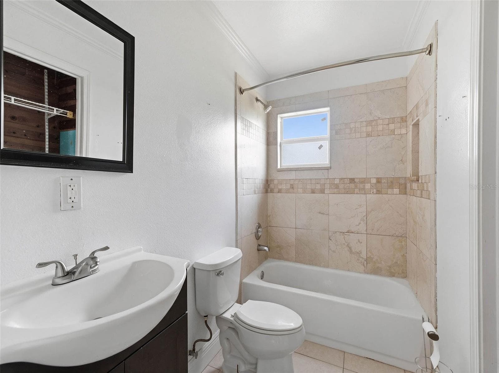 INTERIOR BATH BUILDING 2 - 14404 AMY LN, HUDSON