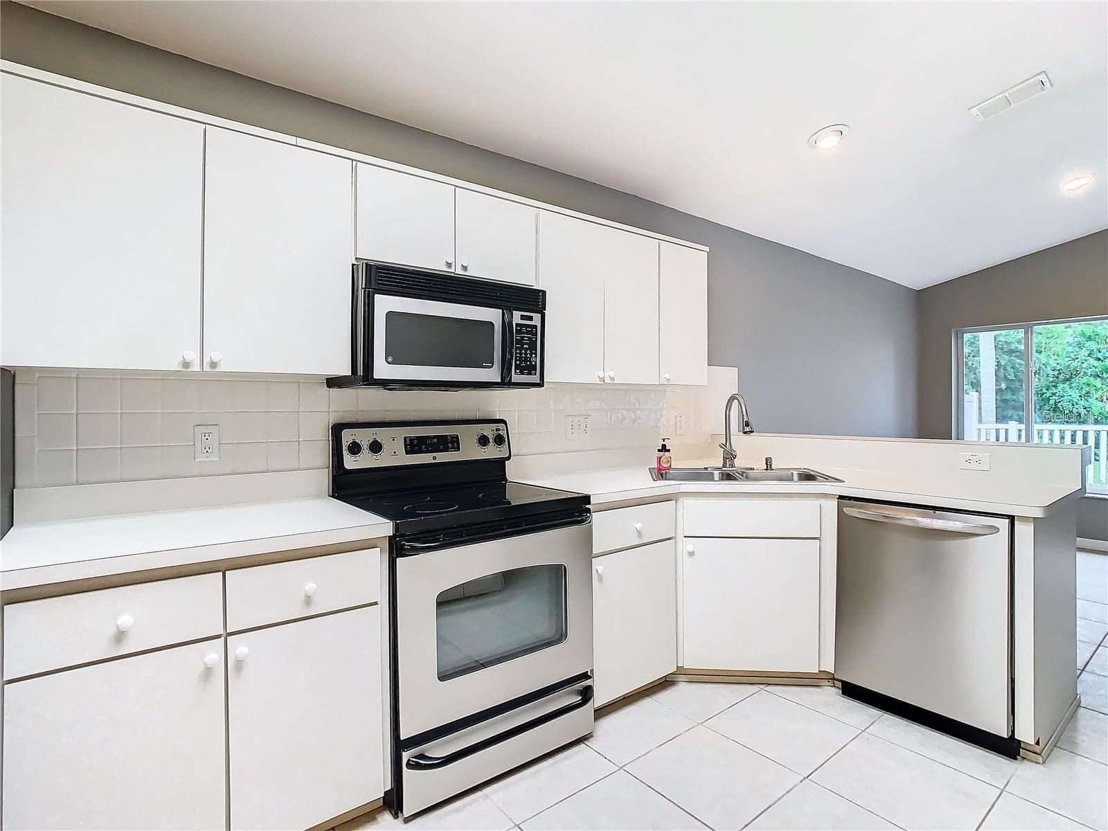 Single Family Residence at 7823 FLORADORA DR, NEW PORT RICHEY, photo 16 of 45