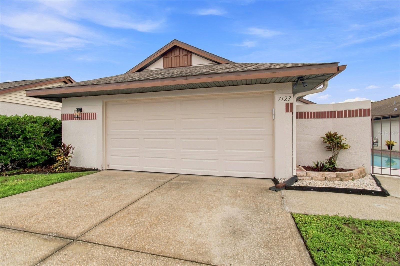 7123 SILVERMILL DR