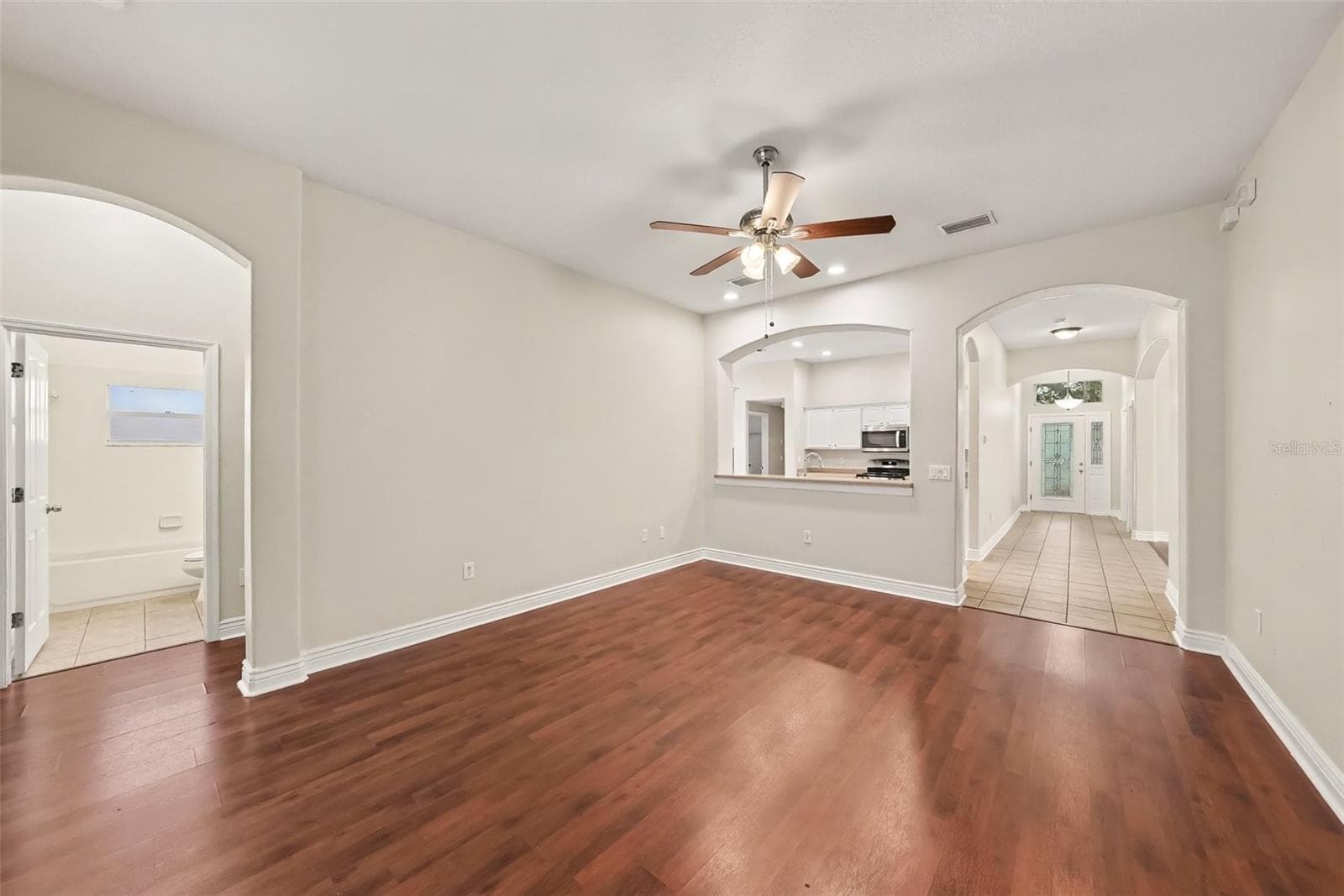 Single Family Residence at 16312 BRIDGECROSSING DR, LITHIA, photo 3 of 20