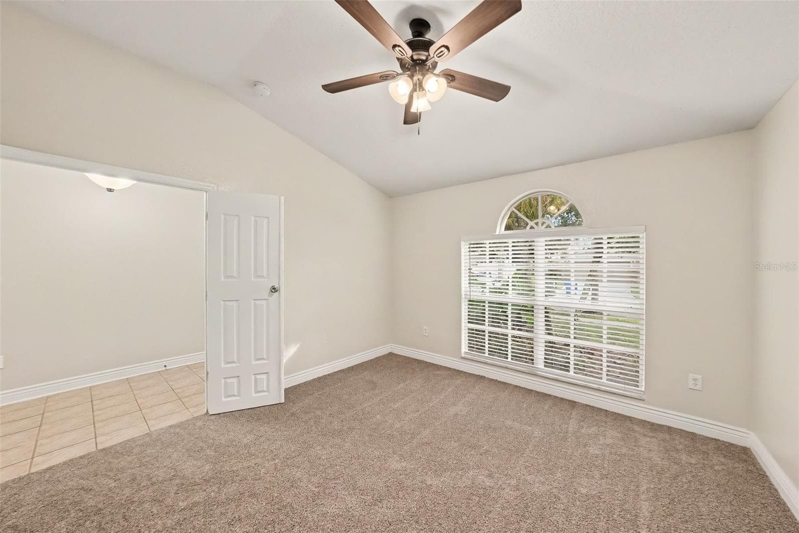 Single Family Residence at 16312 BRIDGECROSSING DR, LITHIA, photo 11 of 20