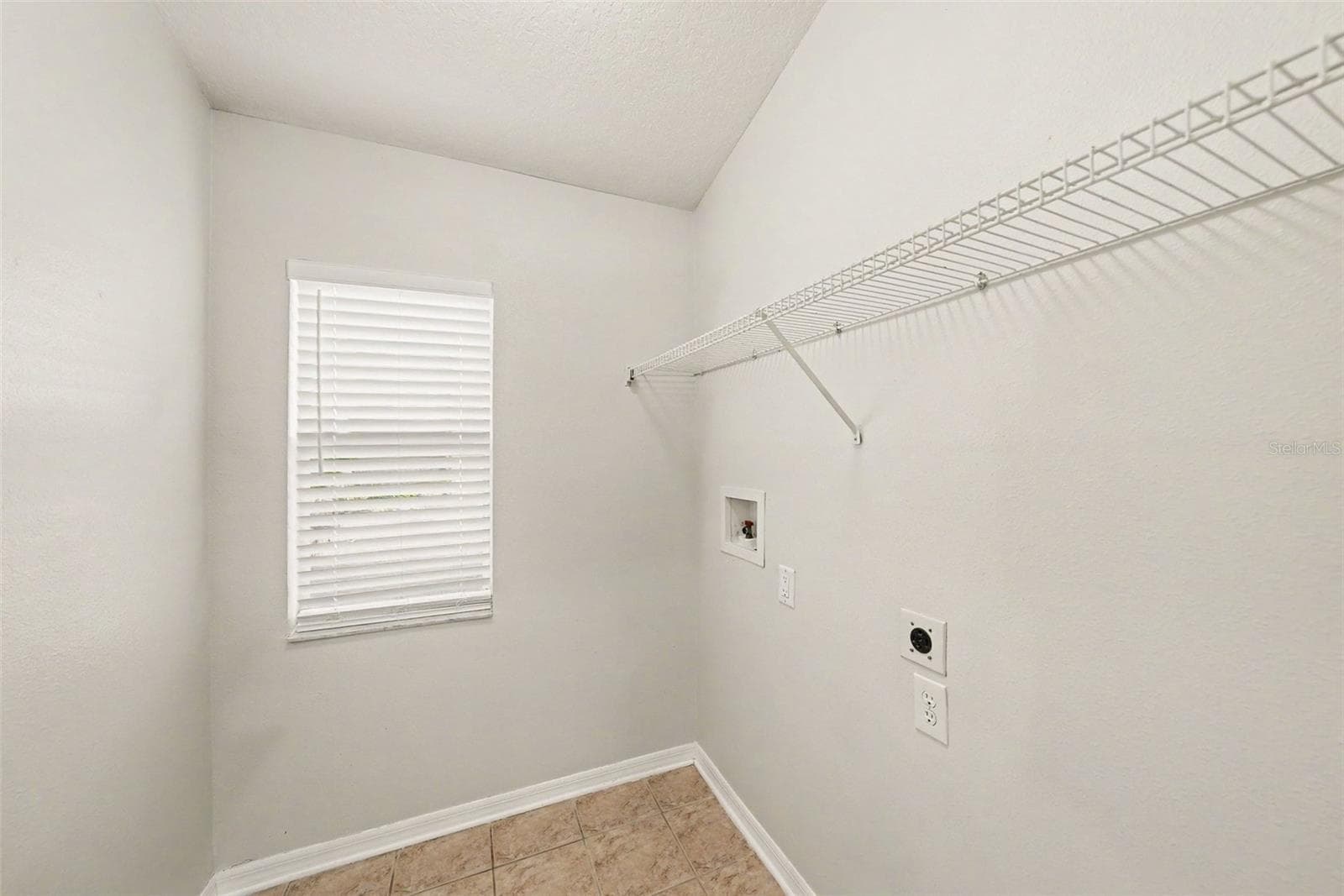 Single Family Residence at 16312 BRIDGECROSSING DR, LITHIA, photo 16 of 20