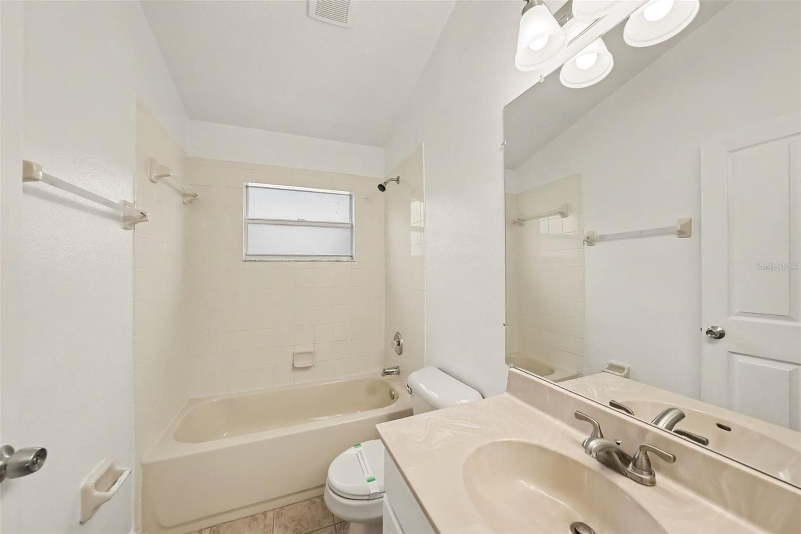 Single Family Residence at 16312 BRIDGECROSSING DR, LITHIA, photo 19 of 20