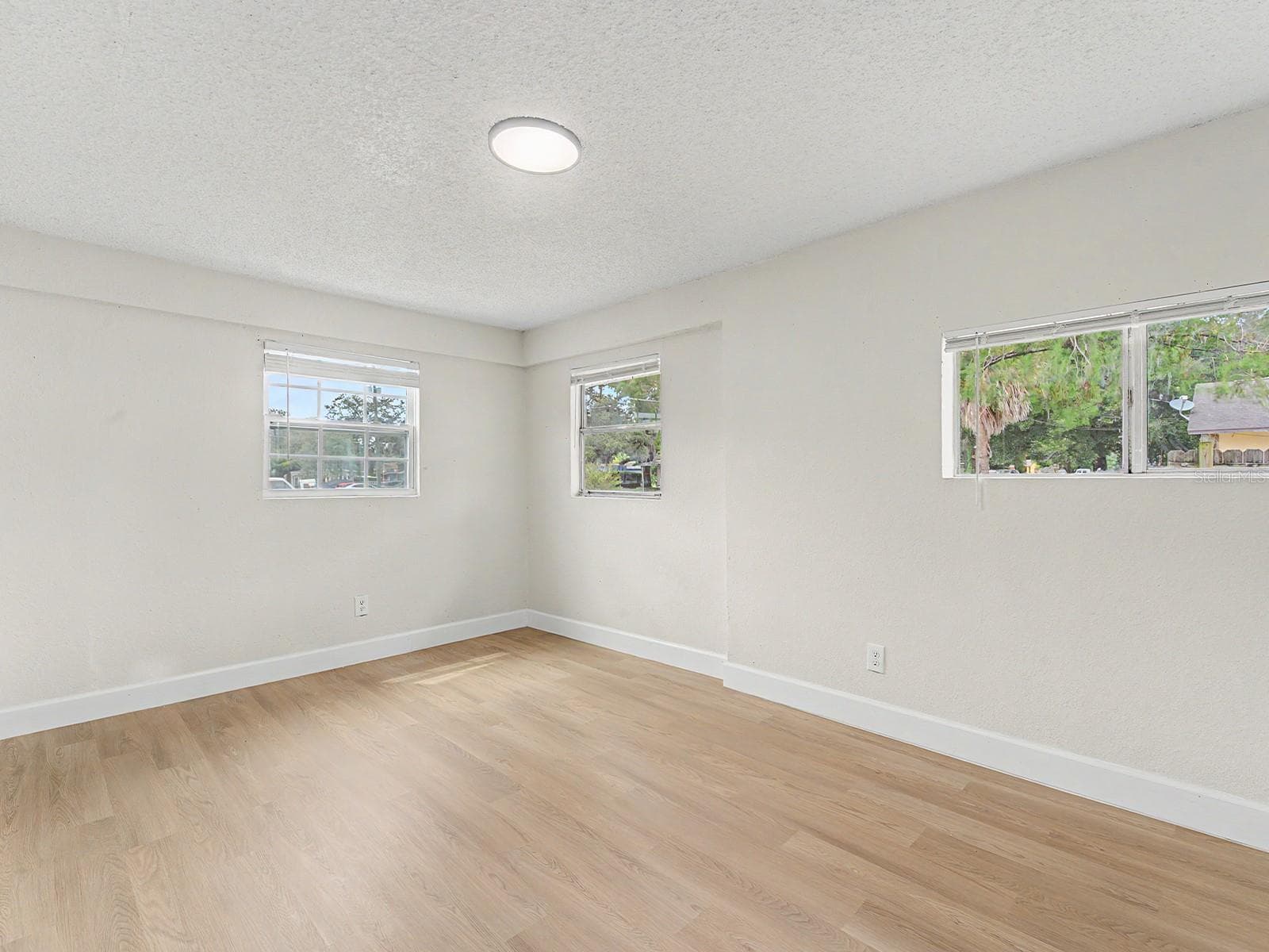 Single Family Residence at 8117 N KLONDYKE ST, TAMPA, photo 6 of 42