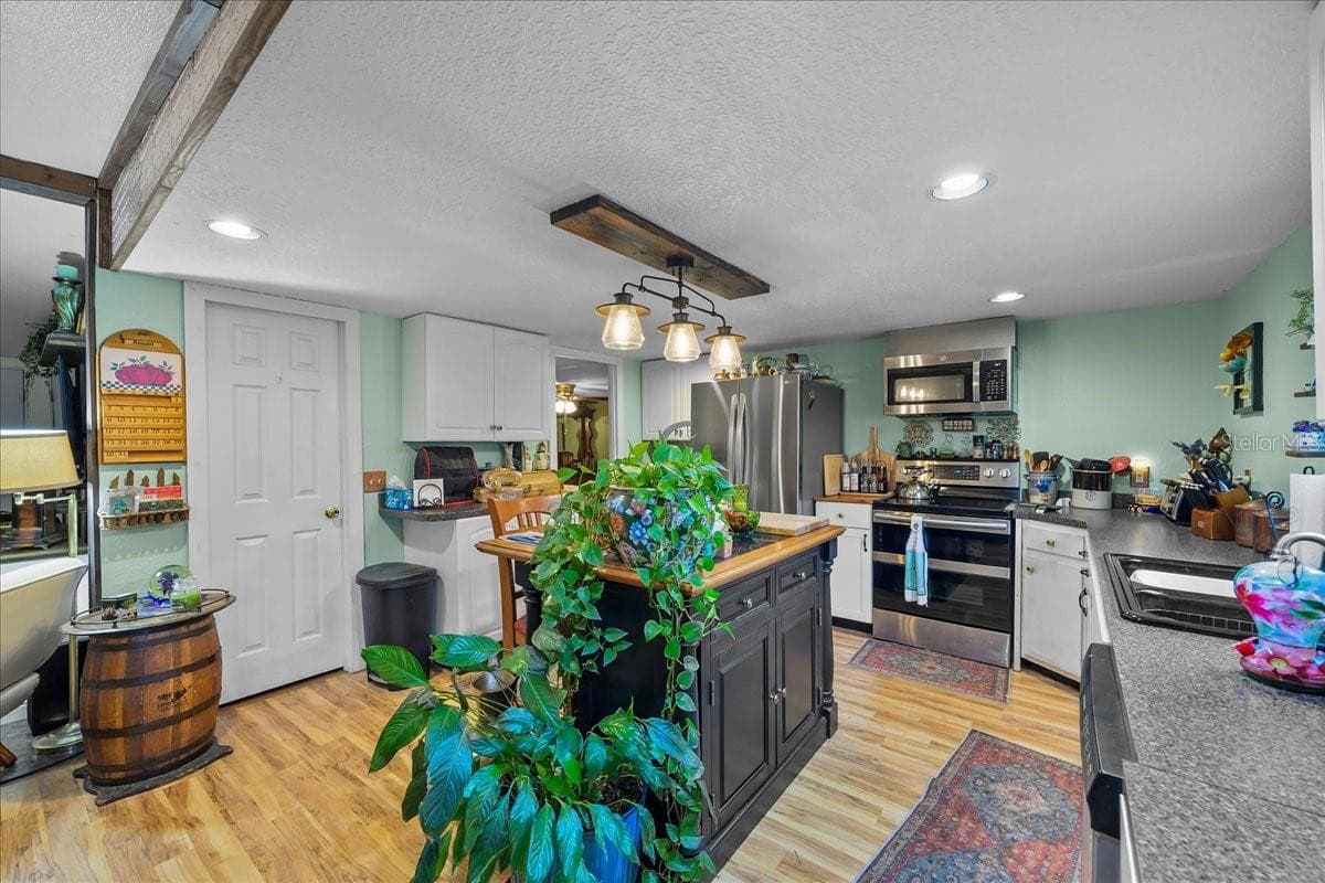 Manufactured Home at 112 BIRCHDALE TRL, HAWTHORNE, photo 12 of 34