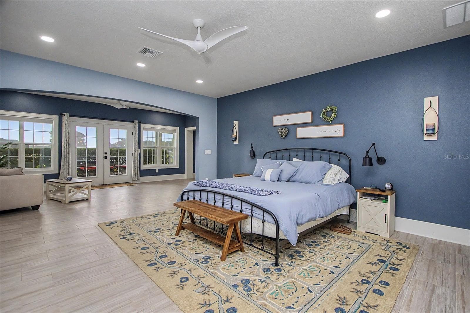 Primary with sitting area - 8727 SE 72ND AVE, OCALA
