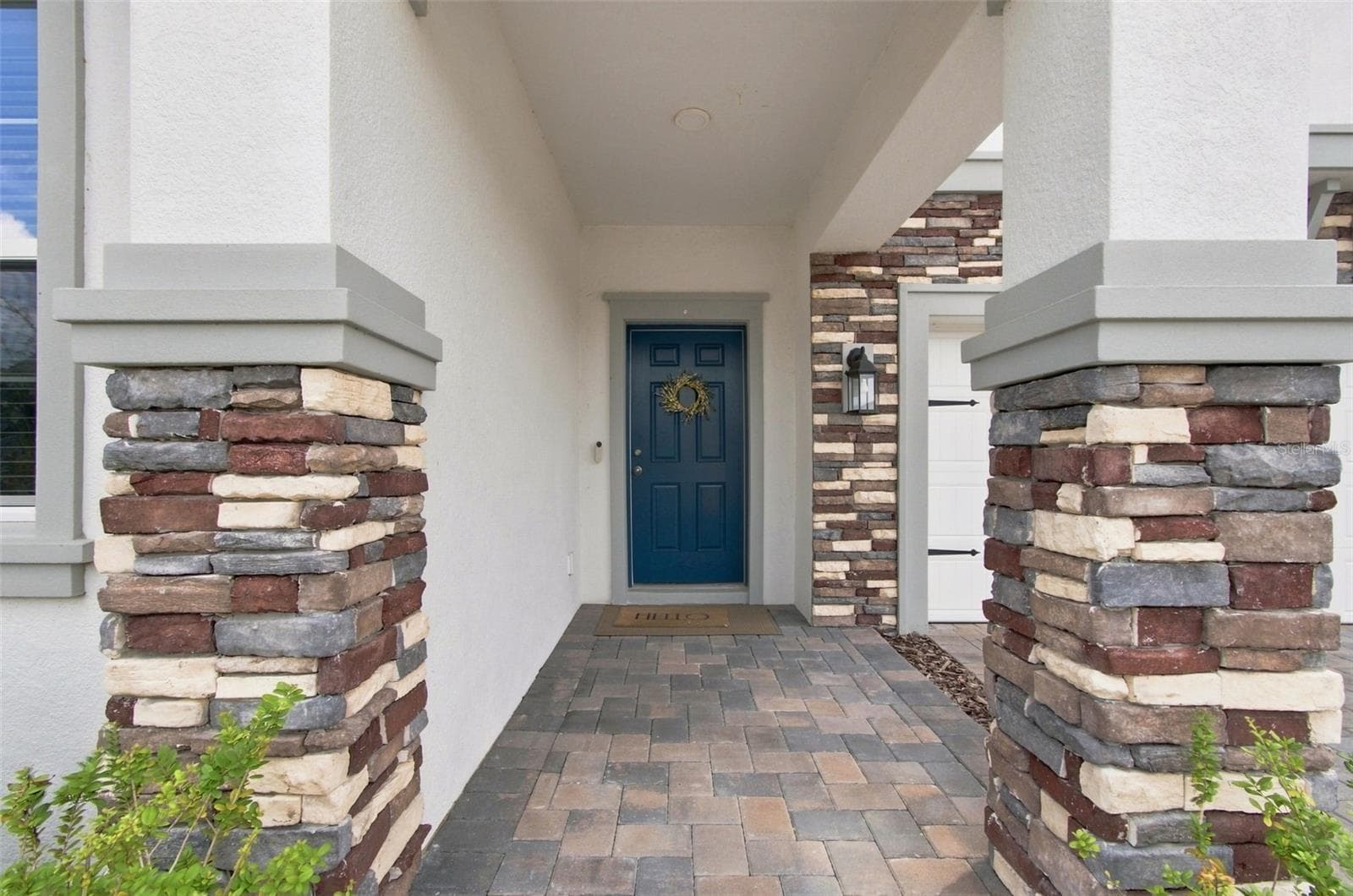 Covered porch for all your package deliveries - 31840 SAPNA CHIME DR, WESLEY CHAPEL