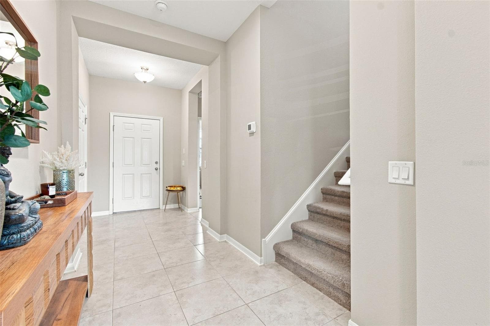 Wide entryway that opens up the home - 31840 SAPNA CHIME DR, WESLEY CHAPEL