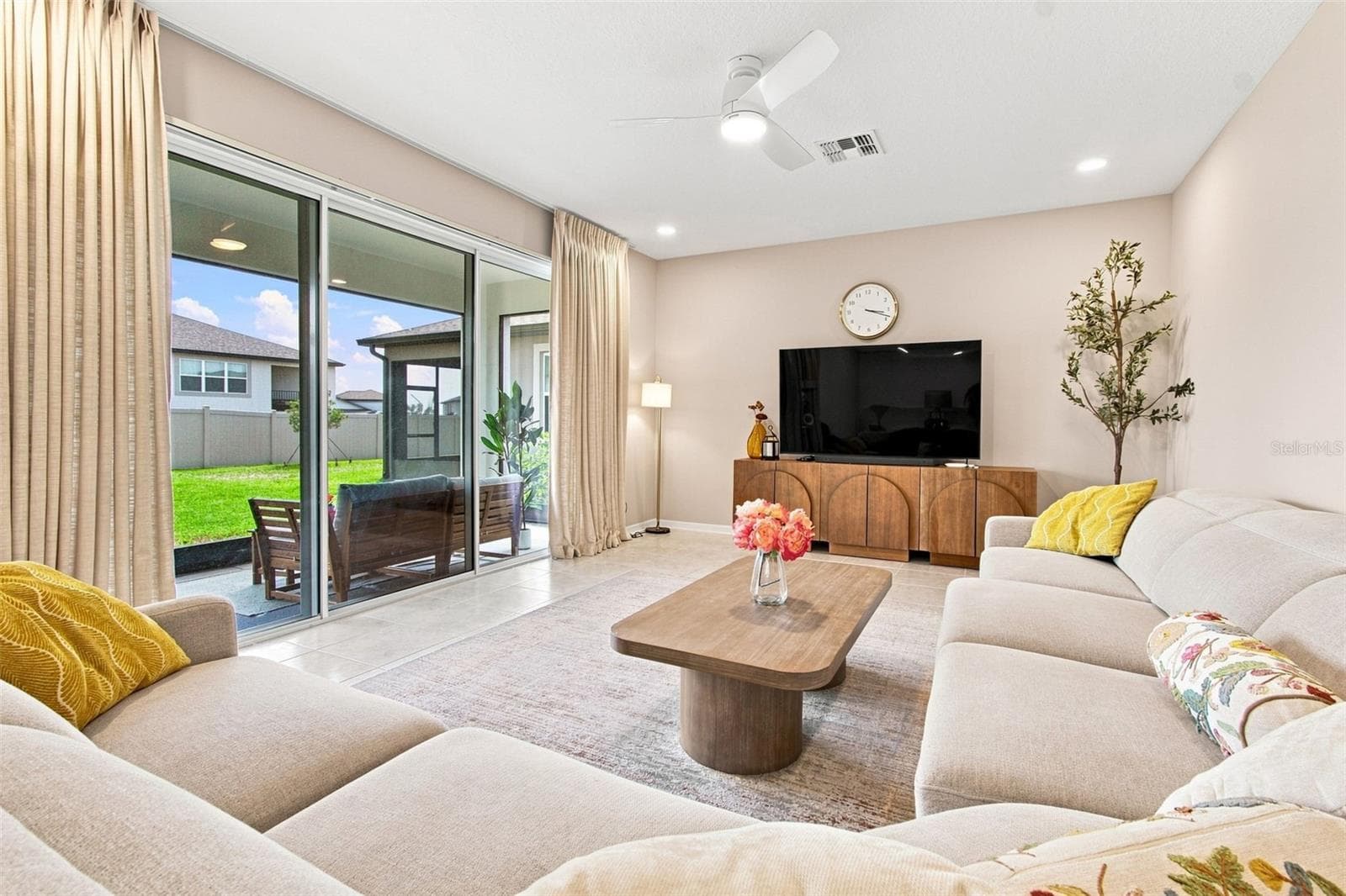 Living room that is open and inviting - 31840 SAPNA CHIME DR, WESLEY CHAPEL