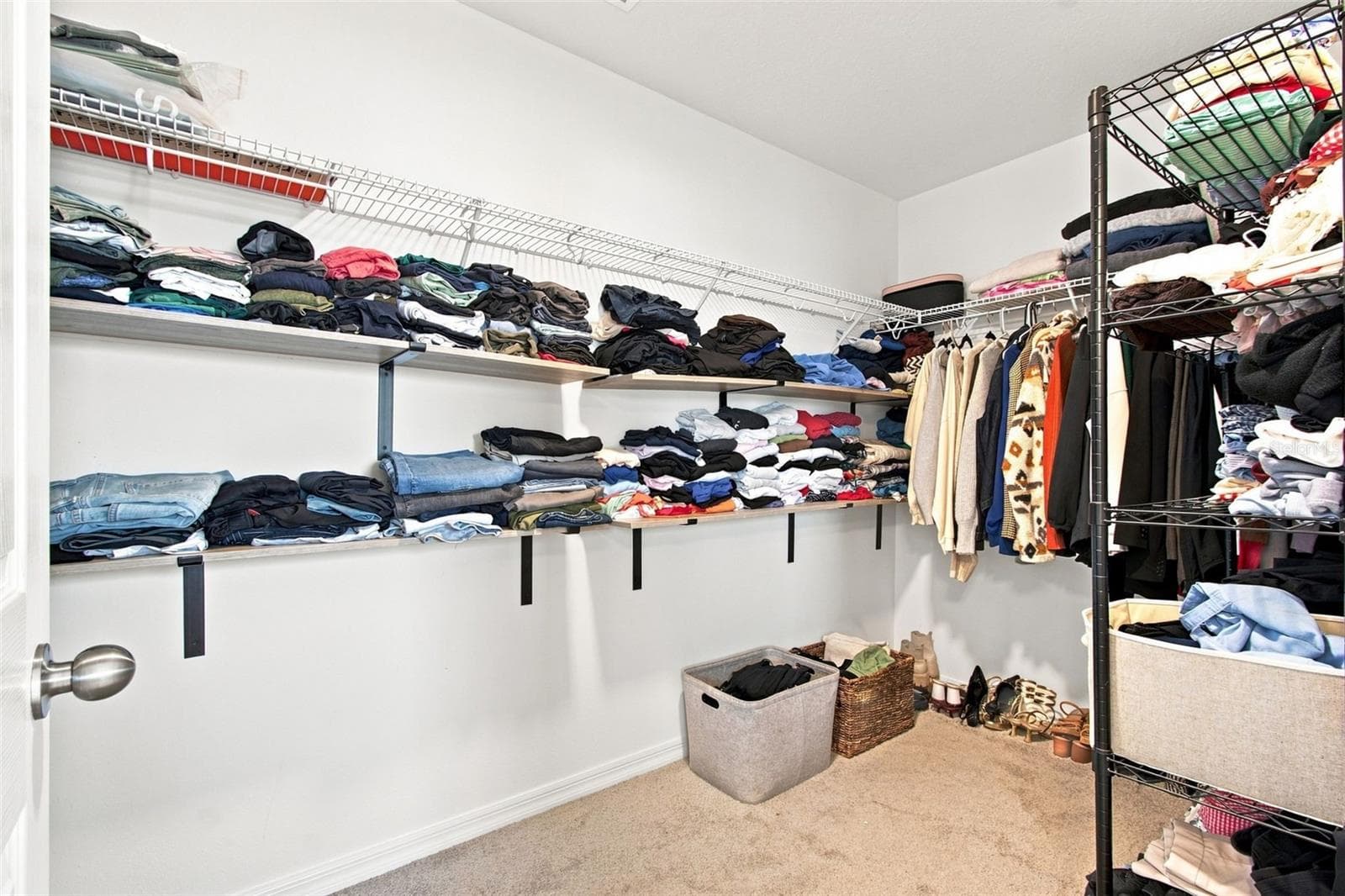 Large walk-in closet - 31840 SAPNA CHIME DR, WESLEY CHAPEL