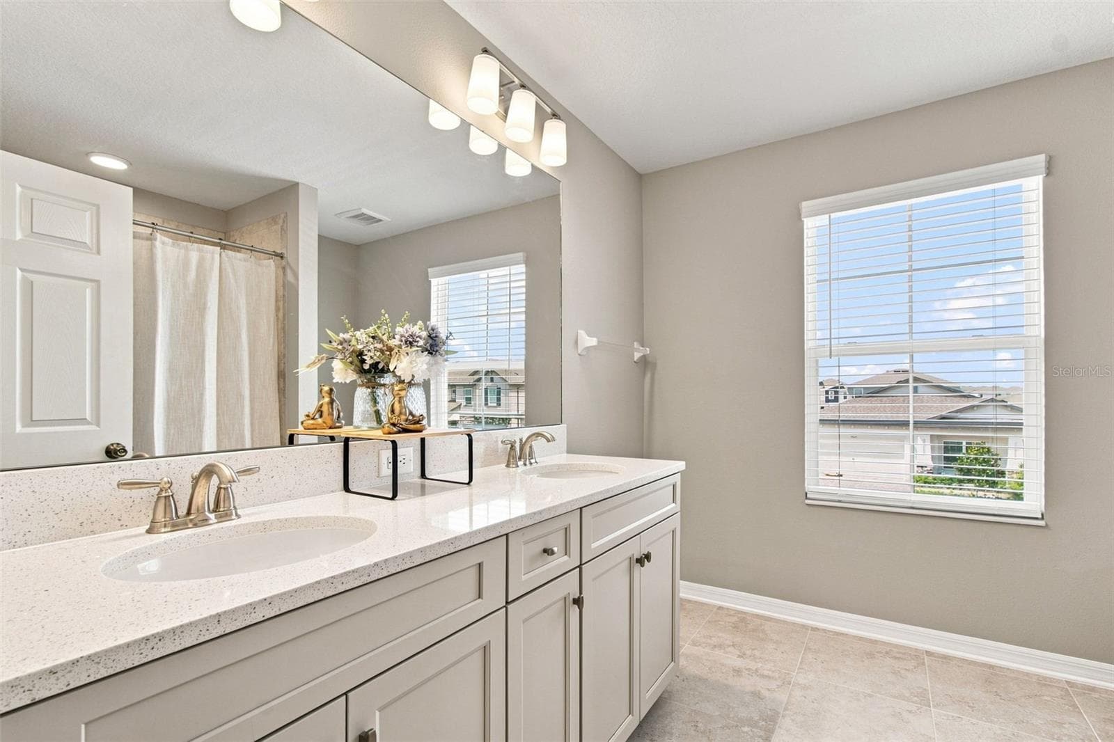 Bathroom 3- Clean lines with great light. - 31840 SAPNA CHIME DR, WESLEY CHAPEL