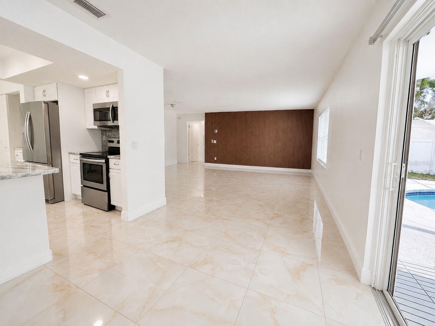Single Family Residence at 9203 CAMINO VILLA BLVD, TAMPA, photo 3 of 18
