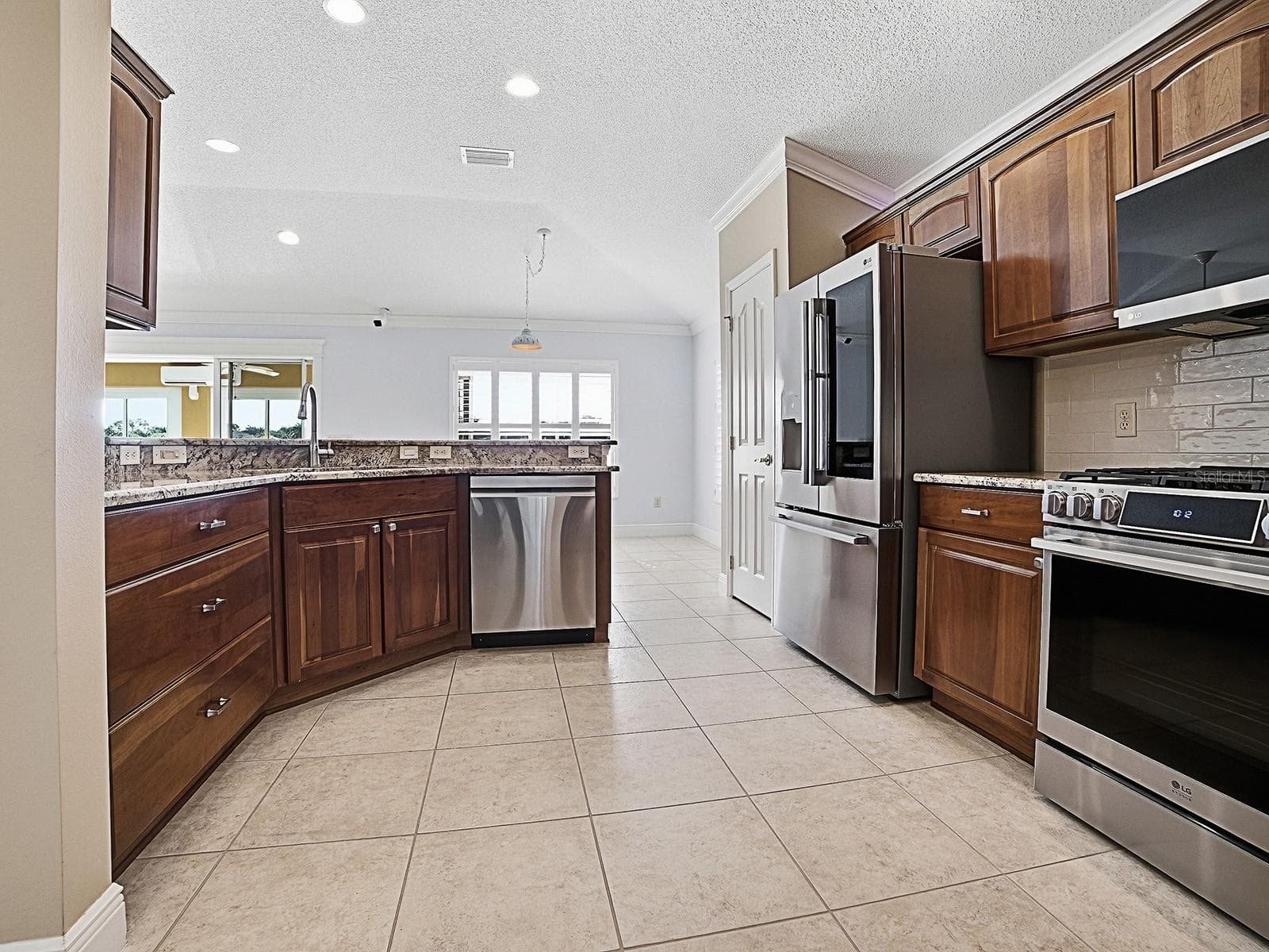 Single Family Residence at 622 MAYBANK LOOP, THE VILLAGES, photo 10 of 26