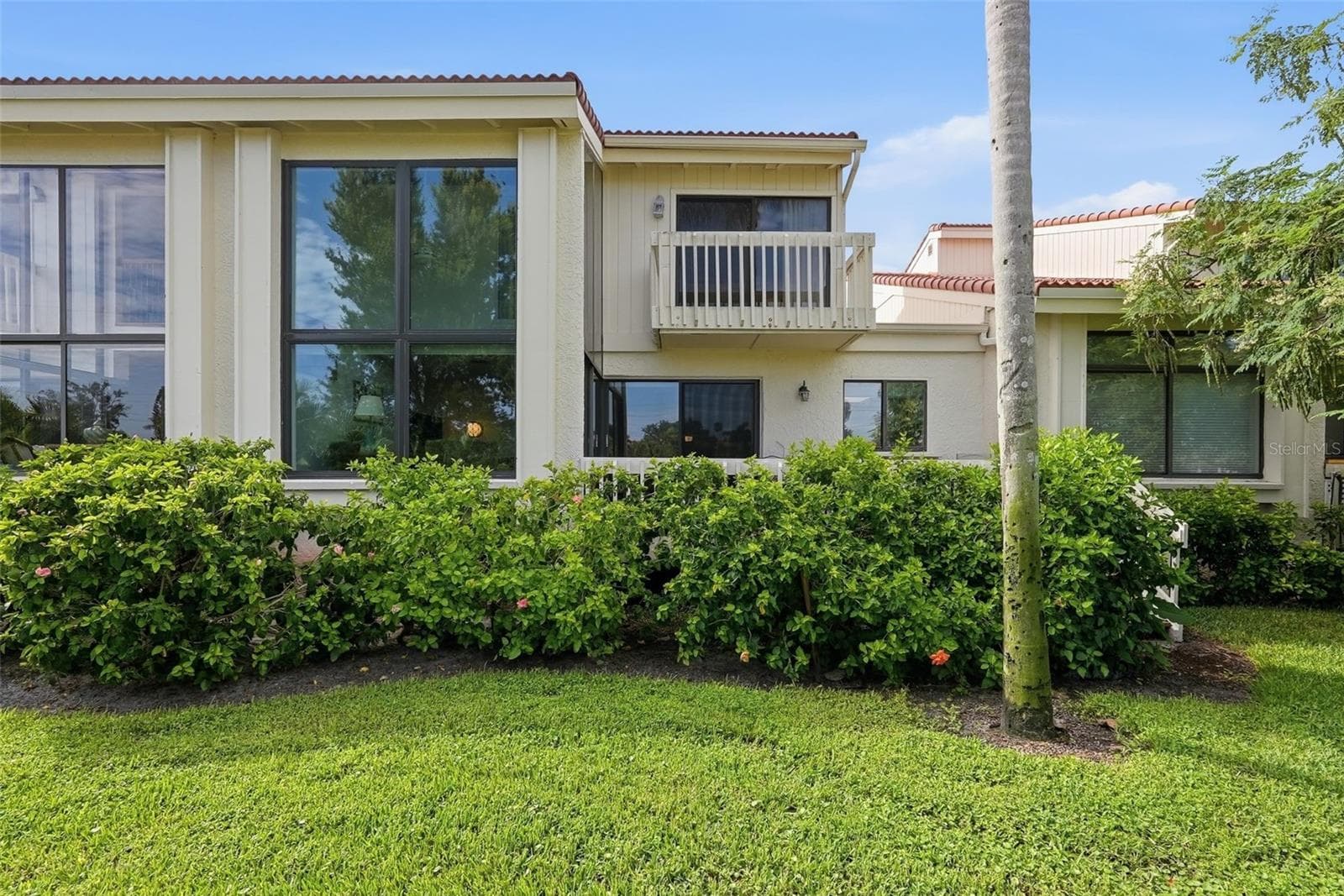 Townhouse at 5619 ESCONDIDA BLVD S, ST PETERSBURG, photo 2 of 39