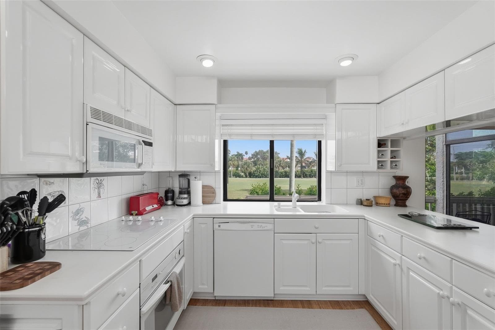 Townhouse at 5619 ESCONDIDA BLVD S, ST PETERSBURG, photo 11 of 39