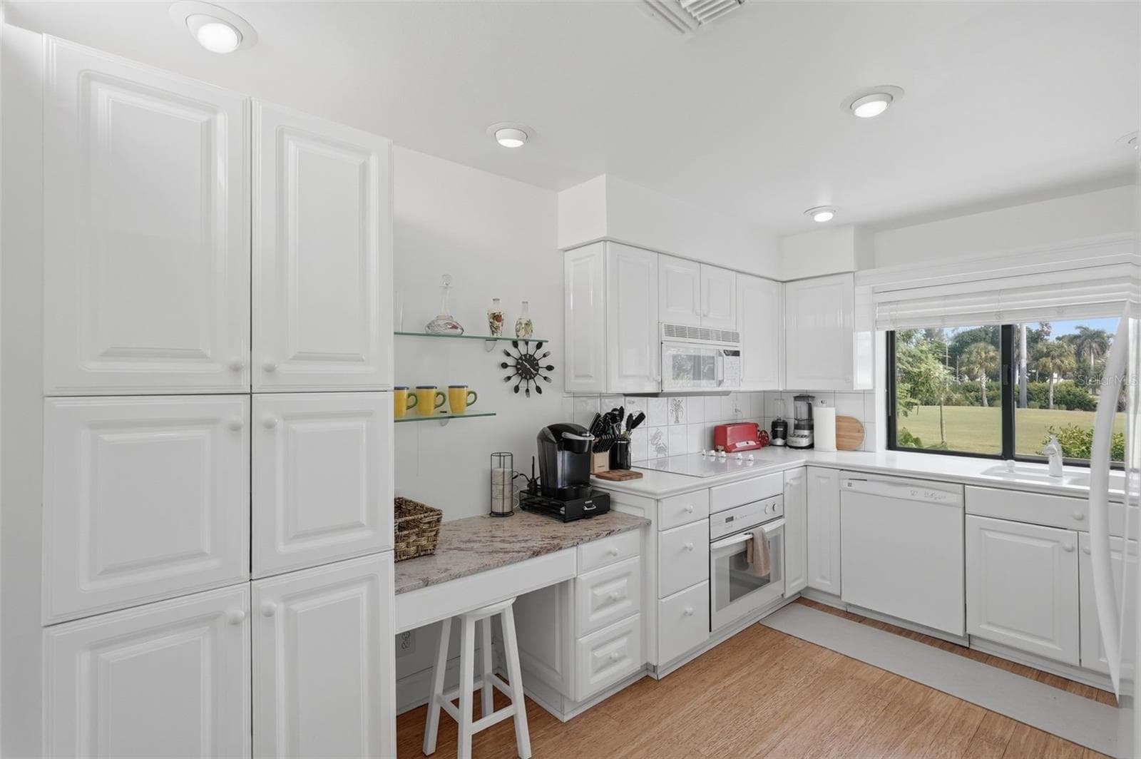 Townhouse at 5619 ESCONDIDA BLVD S, ST PETERSBURG, photo 12 of 39