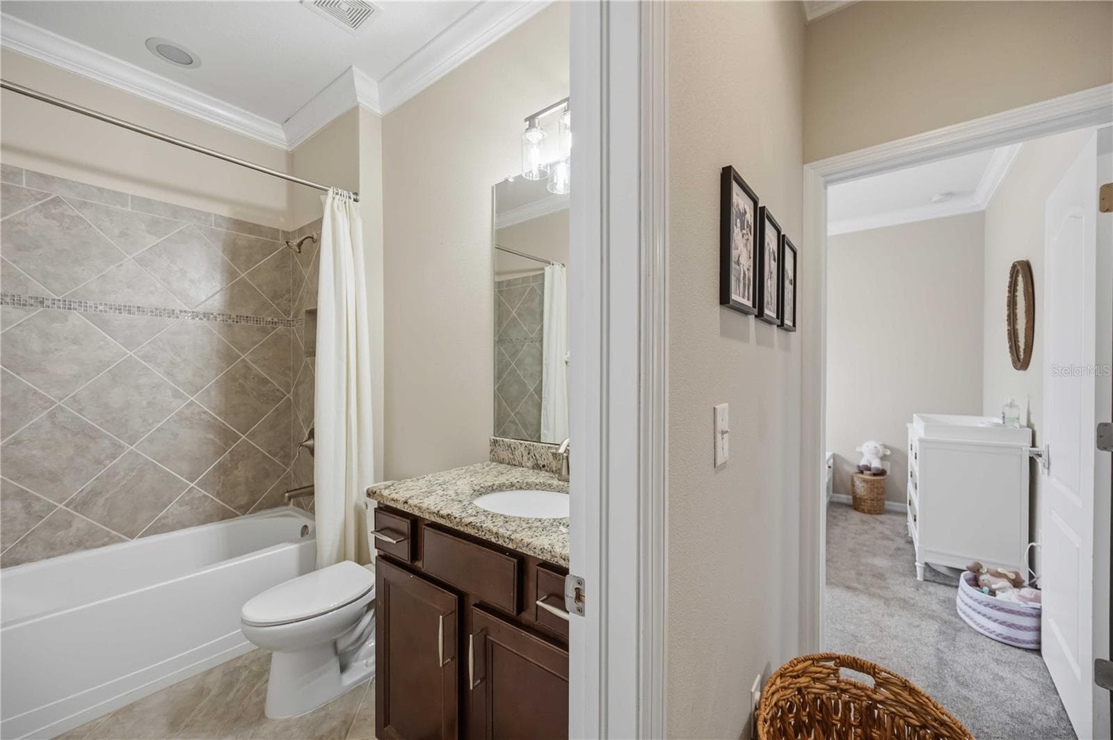 Single Family Residence at 5516 CARTAGENA DR, SARASOTA, photo 19 of 46