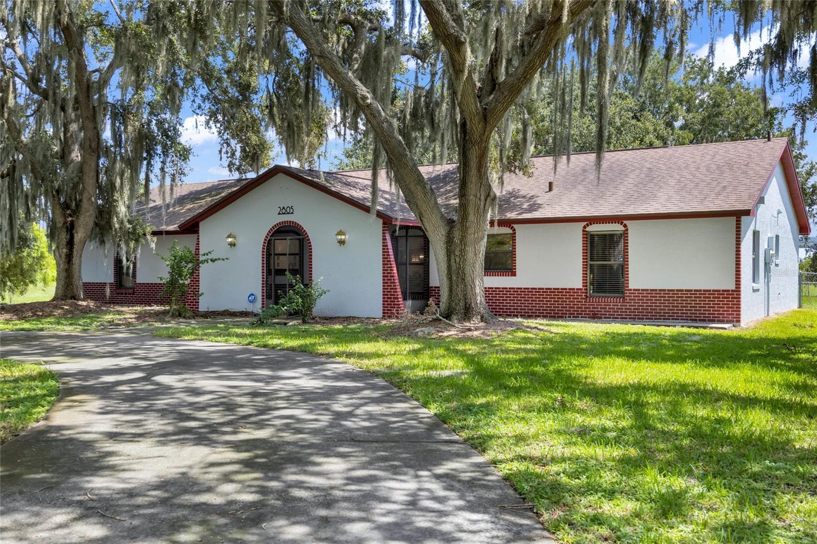 Circular driveway - 2805 LAKE TOHOPEKALIGA BLVD, KISSIMMEE