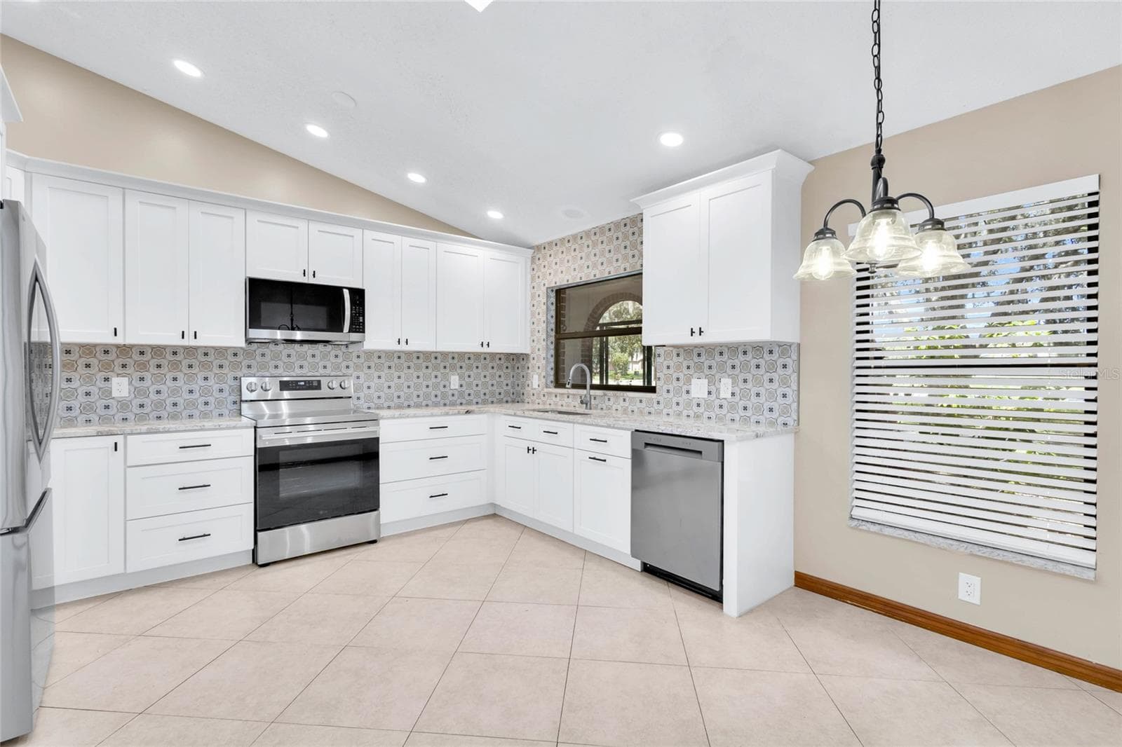 Newly remodeled kitchen - 2805 LAKE TOHOPEKALIGA BLVD, KISSIMMEE