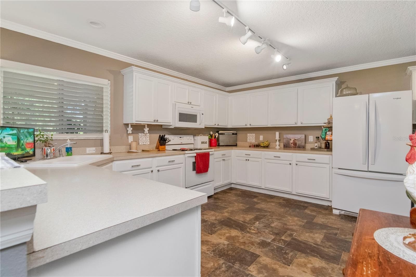 kitchen - 19604 TIMBERBLUFF DR, LAND O LAKES