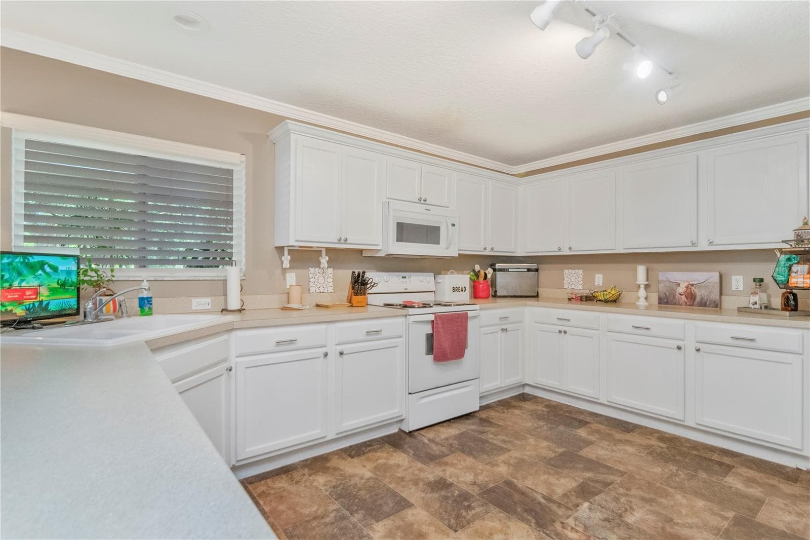 kitchen - 19604 TIMBERBLUFF DR, LAND O LAKES