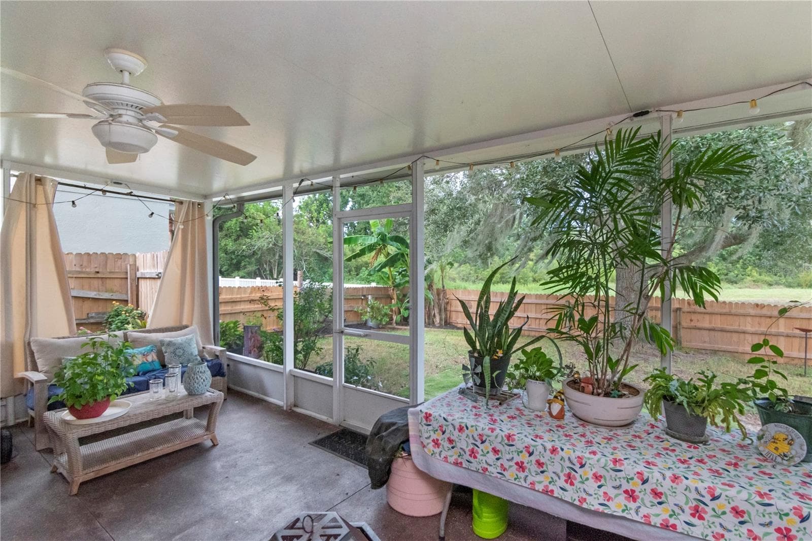 lanai - 19604 TIMBERBLUFF DR, LAND O LAKES