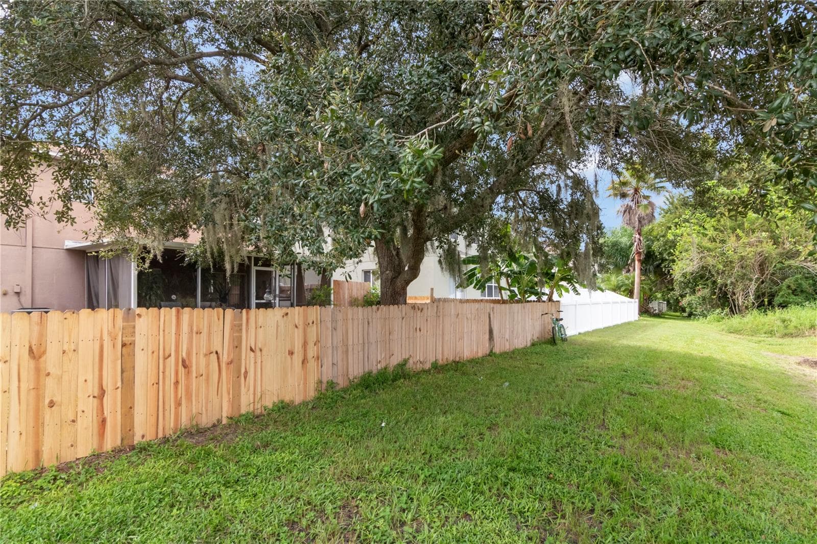 outside fence view - 19604 TIMBERBLUFF DR, LAND O LAKES