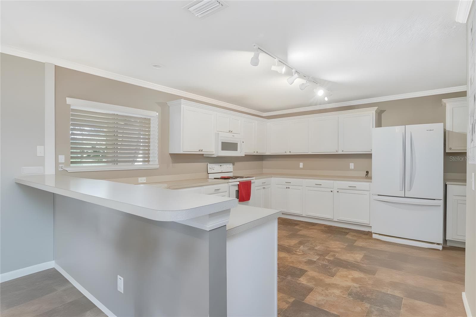 Ai edited without furniture - 19604 TIMBERBLUFF DR, LAND O LAKES