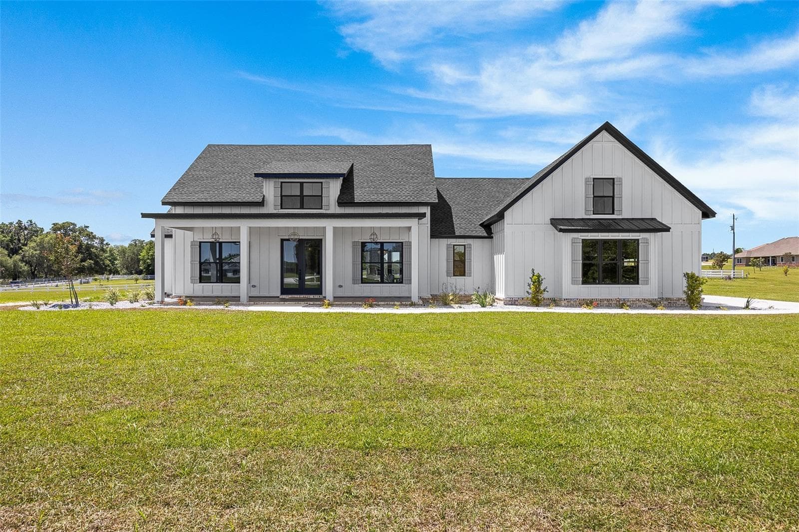 845 NW COUNTRY LAKE DR