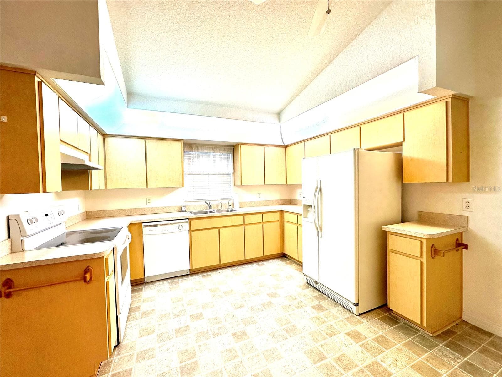 Single Family Residence at 11032 SHEFFIELD RD, SPRING HILL, photo 8 of 9