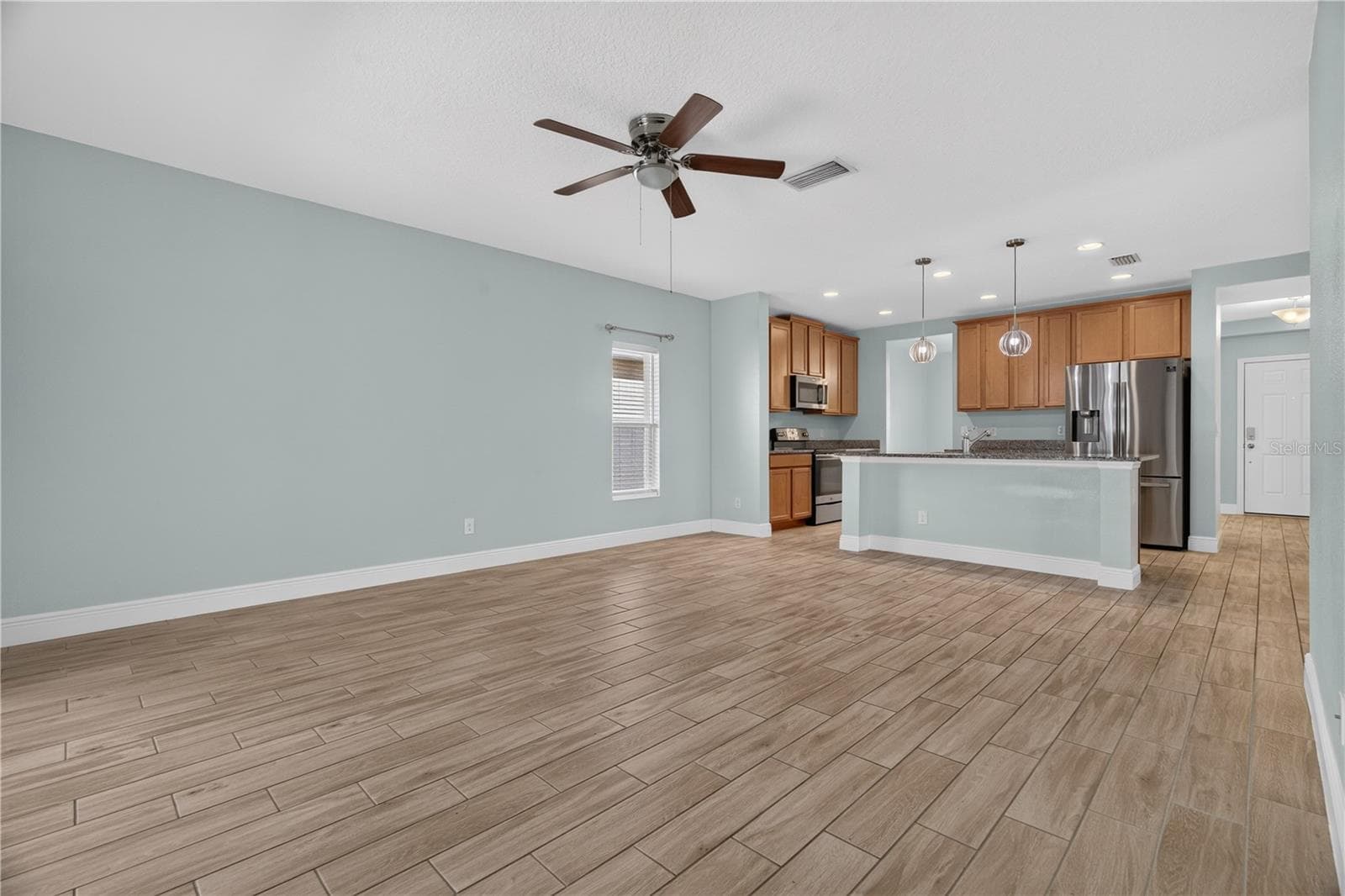 Living Room with the view of the kitchen - 878 BENJAMIN TRL, DAVENPORT