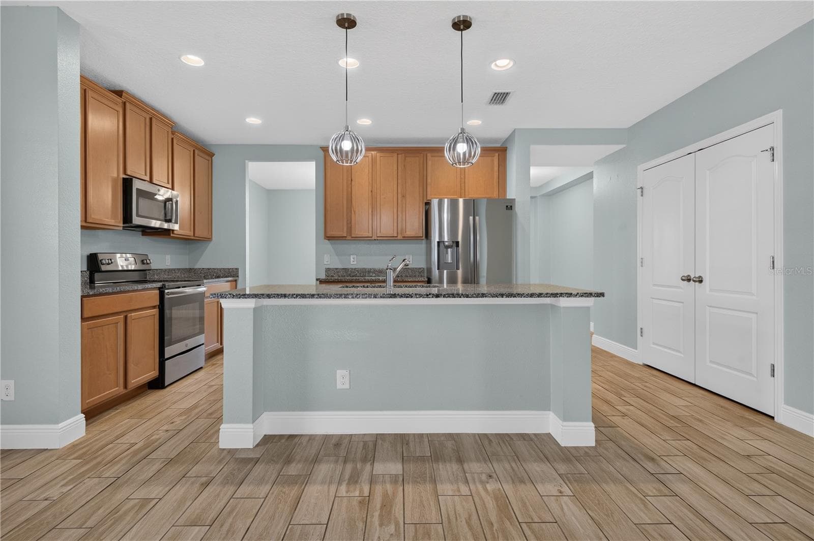 Kitchen with Breakfast nook - 878 BENJAMIN TRL, DAVENPORT