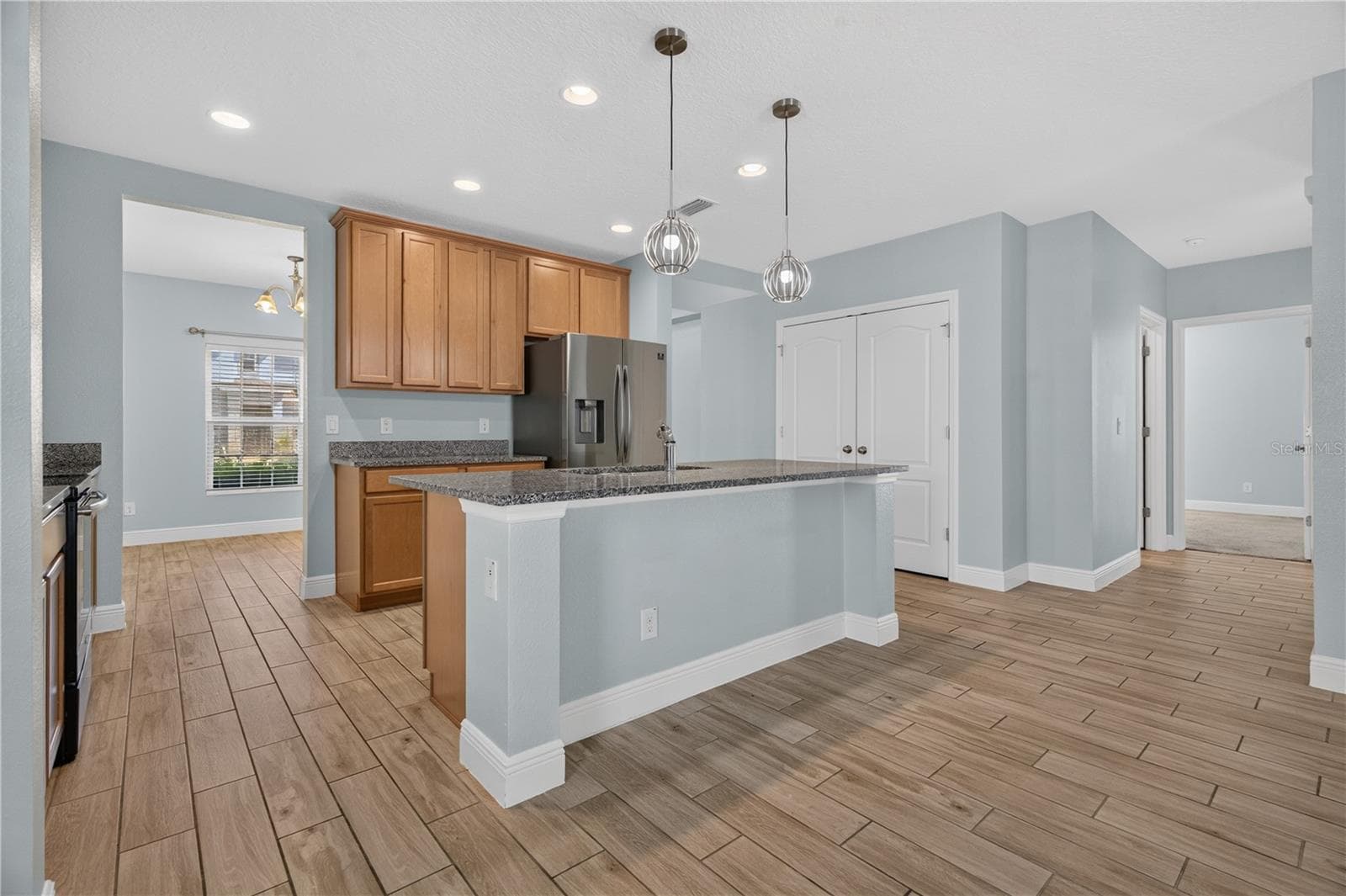 Kitchen with Breakfast nook - 878 BENJAMIN TRL, DAVENPORT