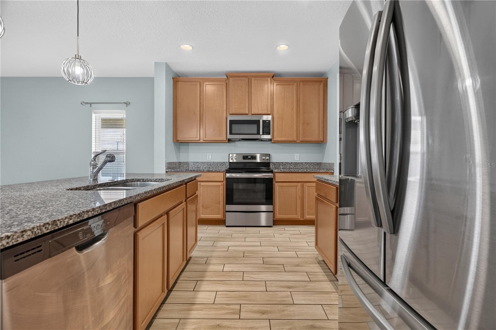 Granite Countertops and Stainless Steel Appliances - 878 BENJAMIN TRL, DAVENPORT