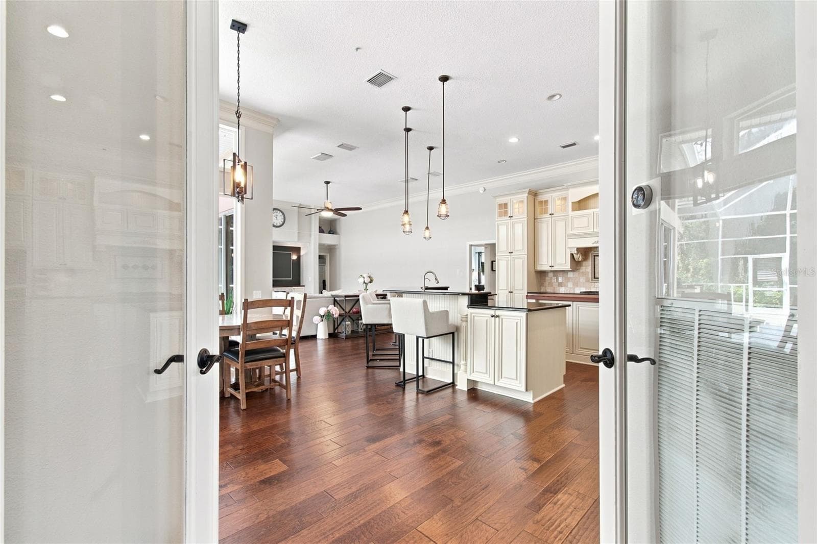 Single Family Residence at 9212 PINE ISLAND CT, TAMPA, photo 11 of 111