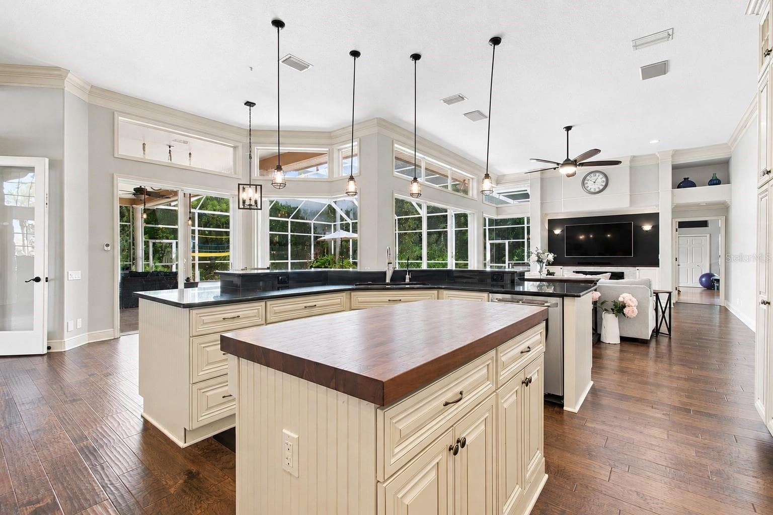 Single Family Residence at 9212 PINE ISLAND CT, TAMPA, photo 15 of 111