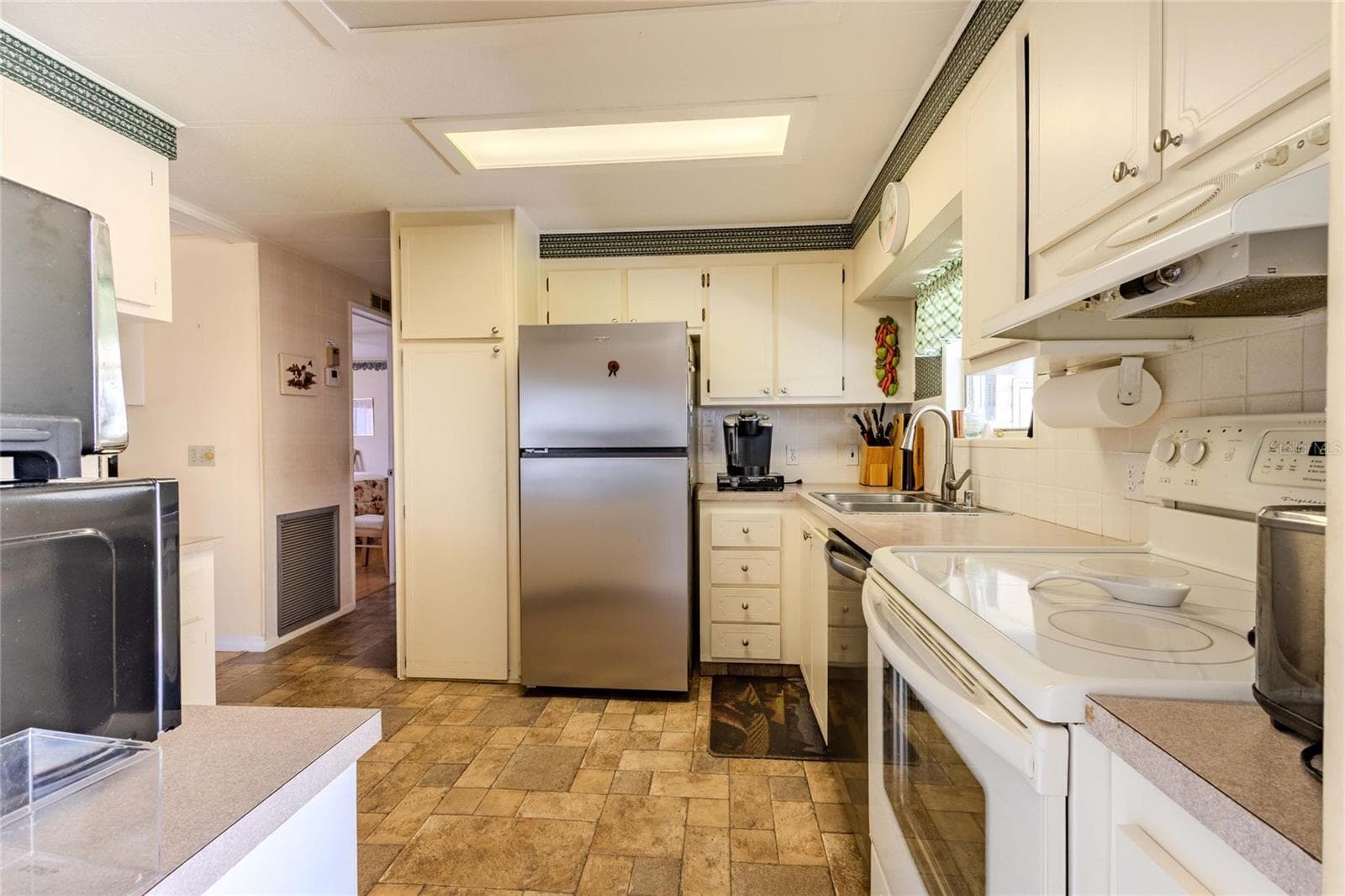 Manufactured Home at 2100 KINGS HWY #27, PORT CHARLOTTE, photo 5 of 69