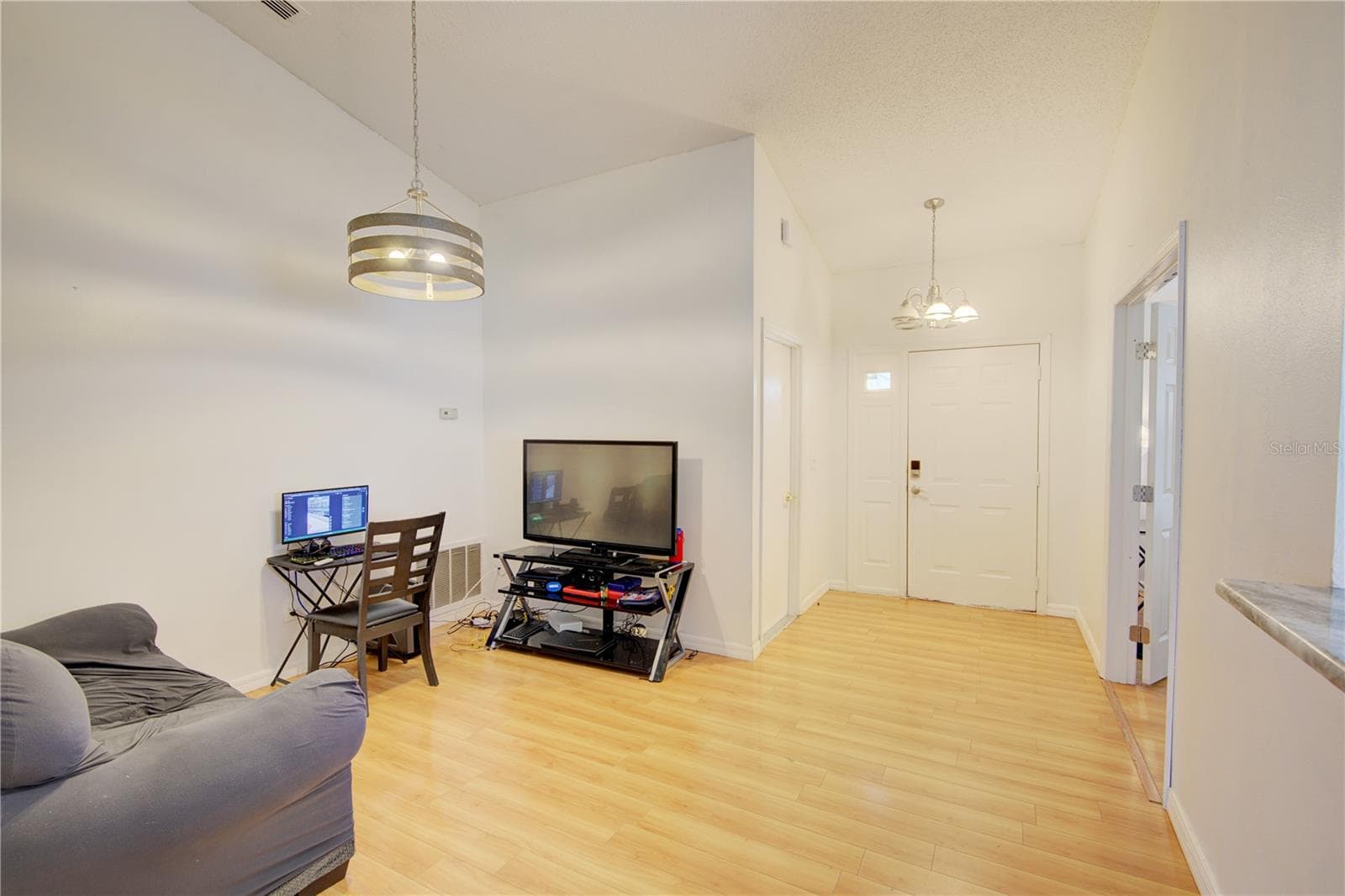 Single Family Residence at 538 QUEENSBRIDGE DR, LAKE MARY, photo 3 of 25