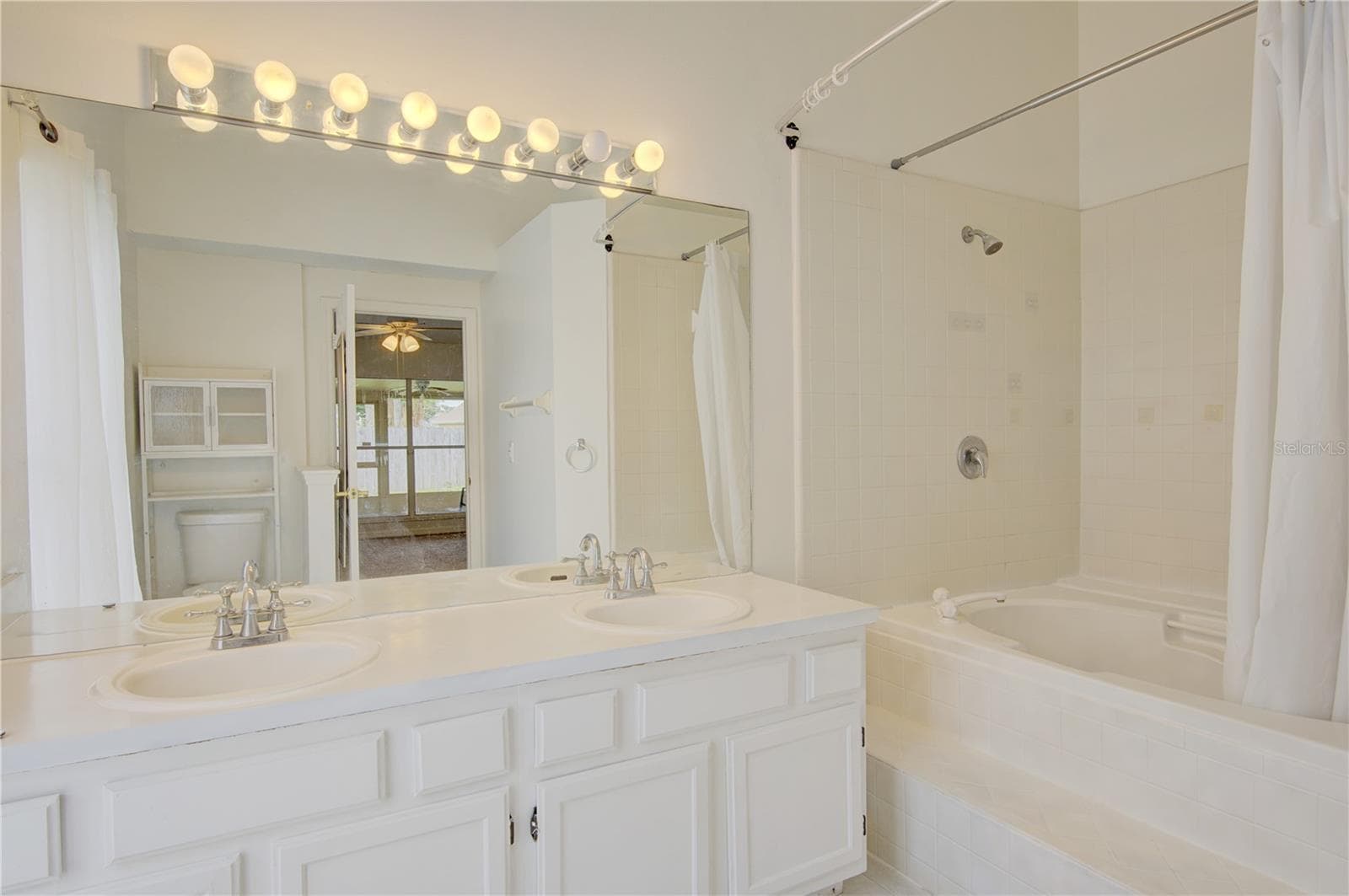 Single Family Residence at 538 QUEENSBRIDGE DR, LAKE MARY, photo 15 of 25